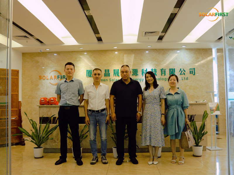 Взаимовыгодное сотрудничество в области инноваций - Xinyi Glass Visit Solar First Group
