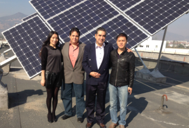 наш мексиканский агент приезжает в Китай и посещает наши проекты солнечных трекеров