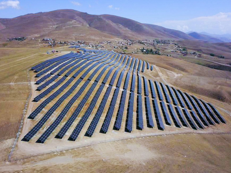 Группа компаний Solar First поддерживает глобальное «зеленое» развитие: правительственный проект по строительству солнечной электростанции Solar-5 в Армении подключен к электросети.